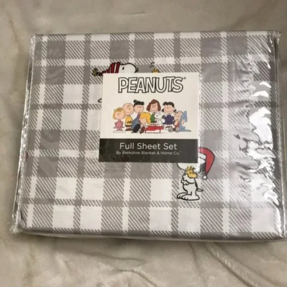 PEANUTS Woodstock & Snoopy Sleighing Christmas Holiday Bedsheet set (Full size)